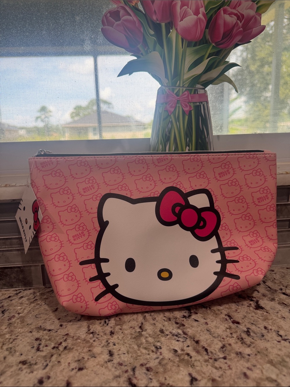 Hello Kitty Pink🎀 Pouch with Bow Accent - Picture 4 of 8